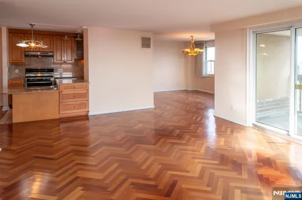 $375,000 | 555 North Avenue, Unit 20F, Fort Lee, NJ 07024