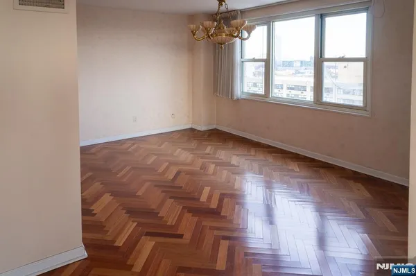 $375,000 | 555 North Avenue, Unit 20F, Fort Lee, NJ 07024