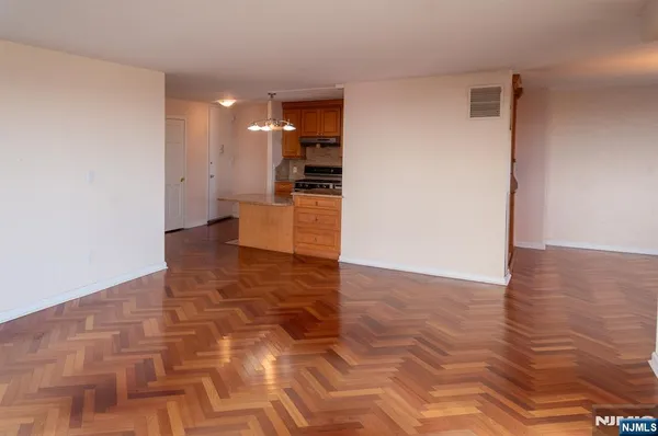 $375,000 | 555 North Avenue, Unit 20F, Fort Lee, NJ 07024