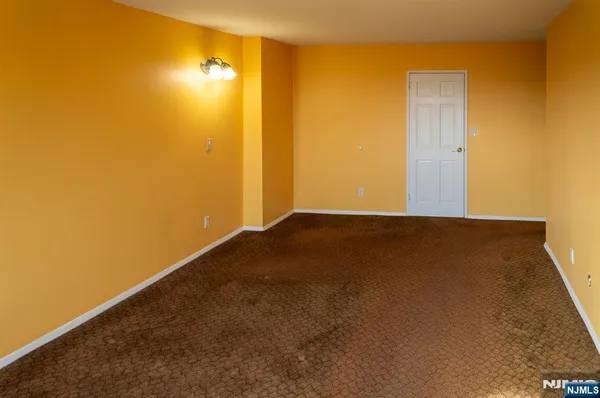 $375,000 | 555 North Avenue, Unit 20F, Fort Lee, NJ 07024