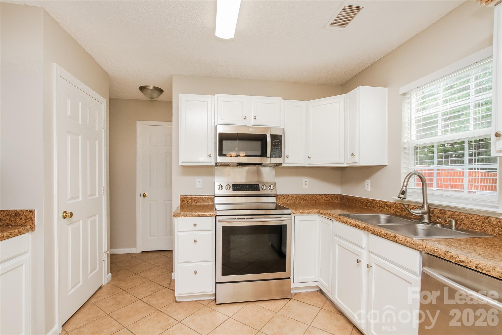 5008 Deerton Road Charlotte, NC 28269 - Photo 2 of 15