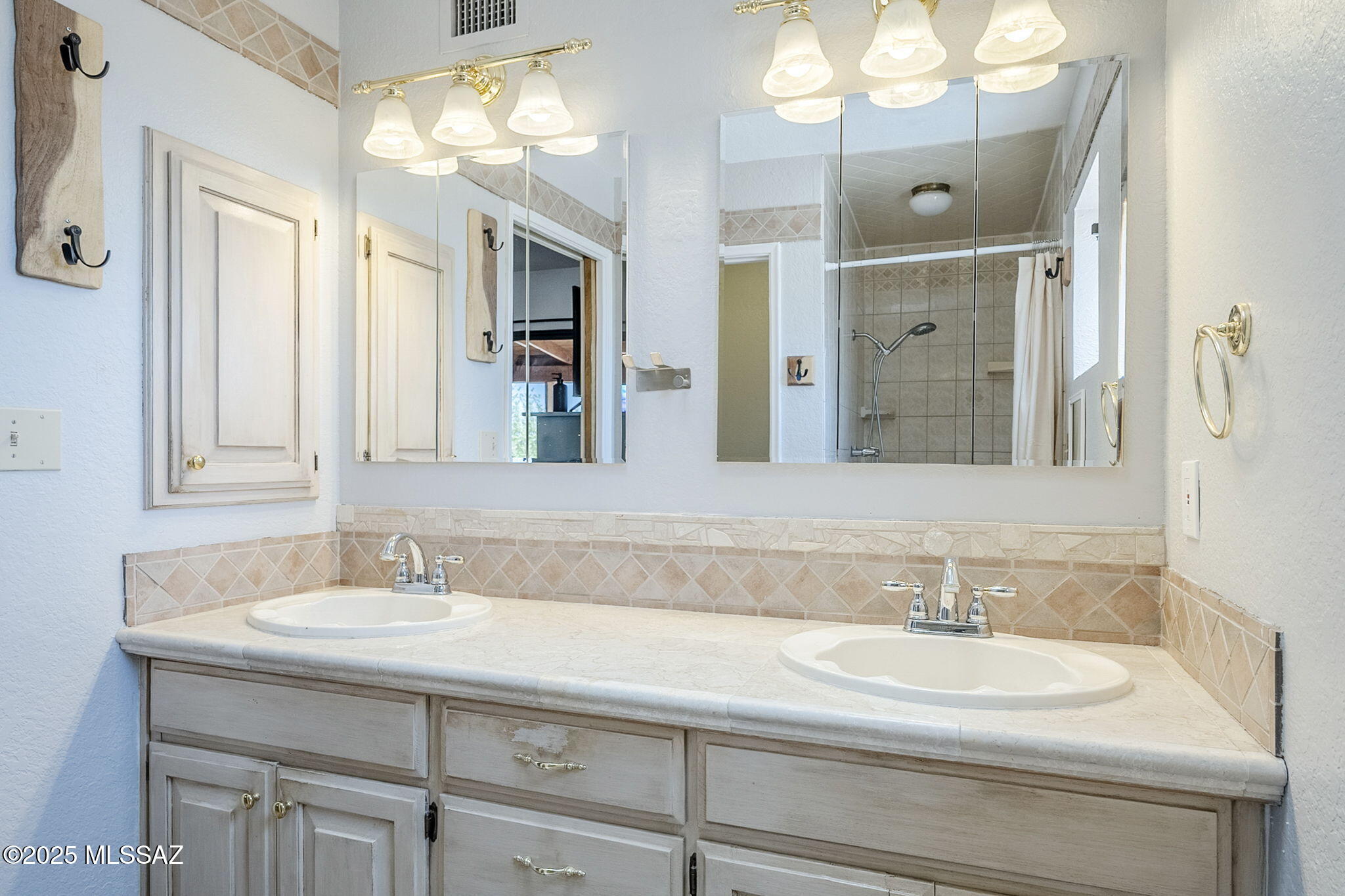 1033 Circulo Golondrina Rio Rico, AZ 85648 - Photo 20 of 31