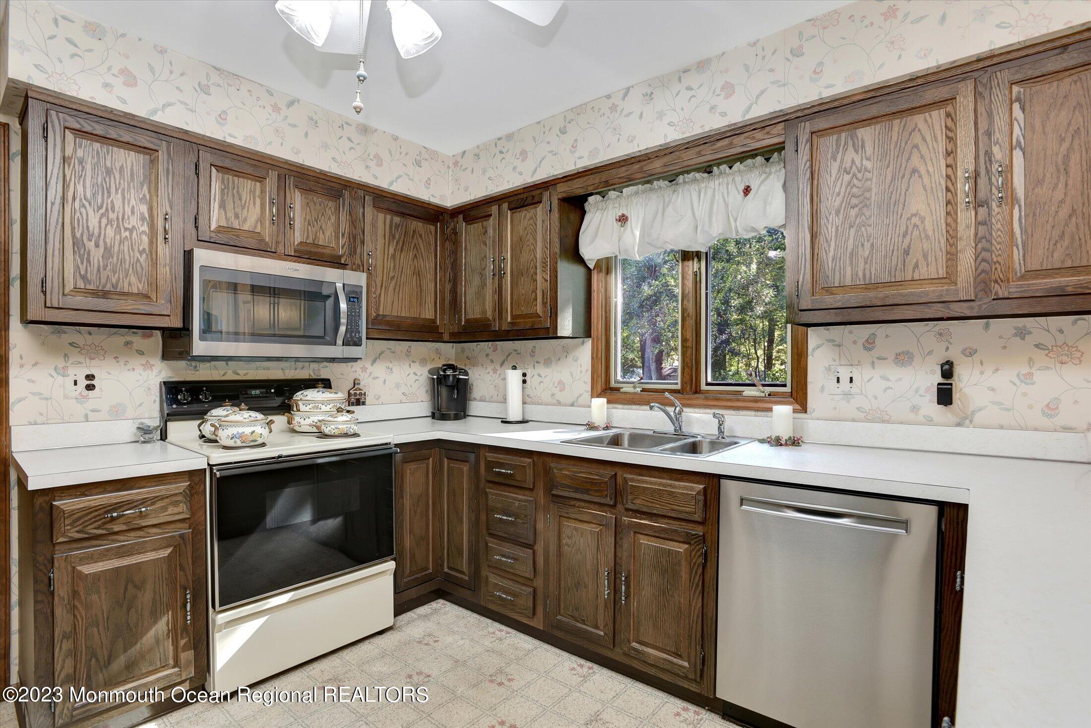 163 Marvin Road Middletown, NJ 07748 - Photo 19 of 39 18-Kitchen