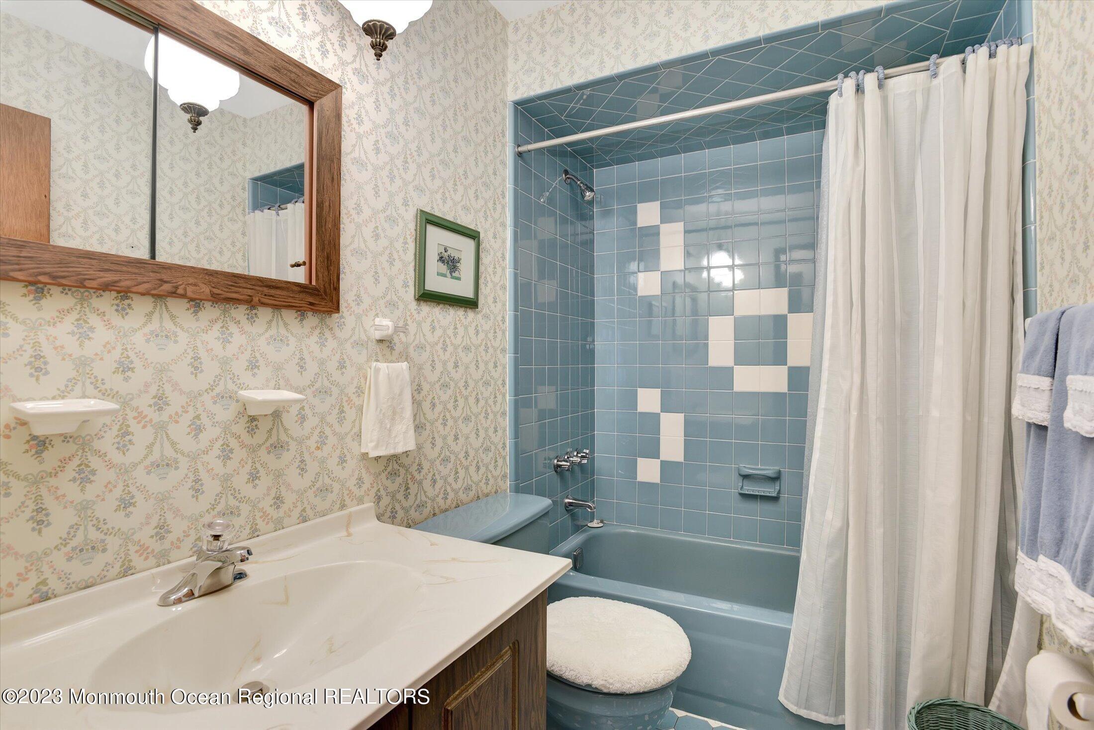 163 Marvin Road Middletown, NJ 07748 - Photo 29 of 39 28-Bathroom