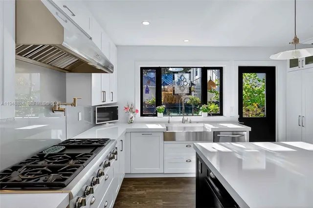 $4,995,000 | 1680 Onaway Drive, Coconut Grove, FL 33133