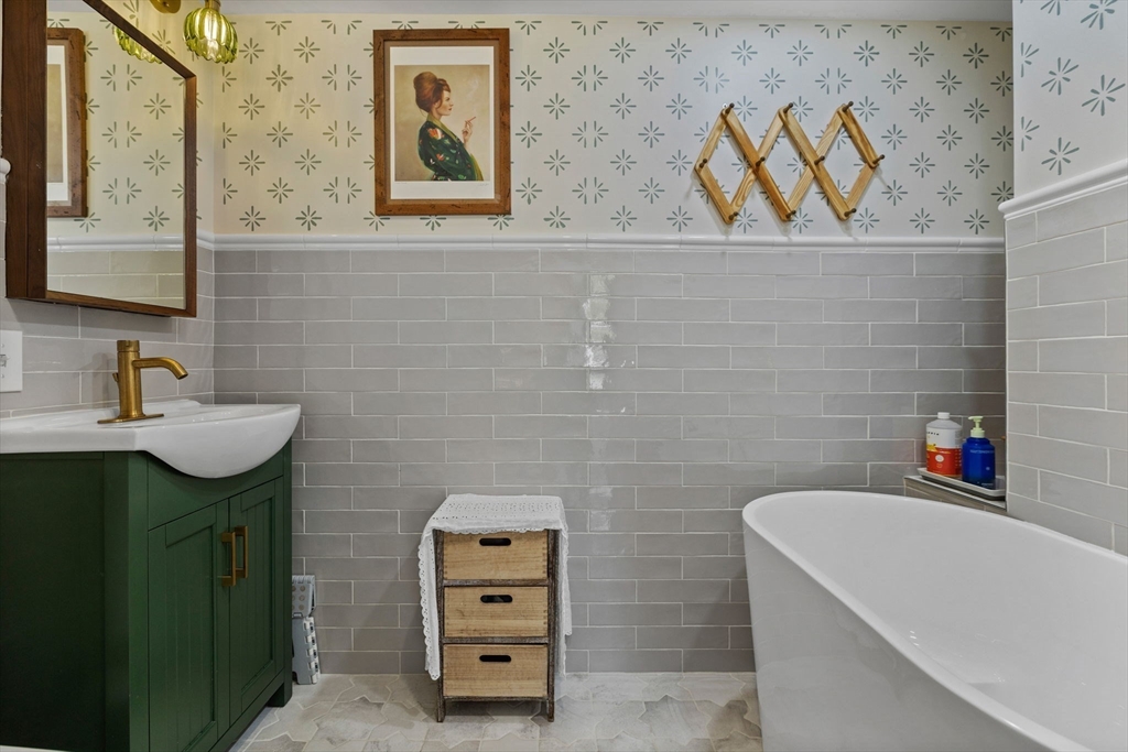 72-74 Butler Street, Unit 2 Salem, MA 01970 - Photo 23 of 42