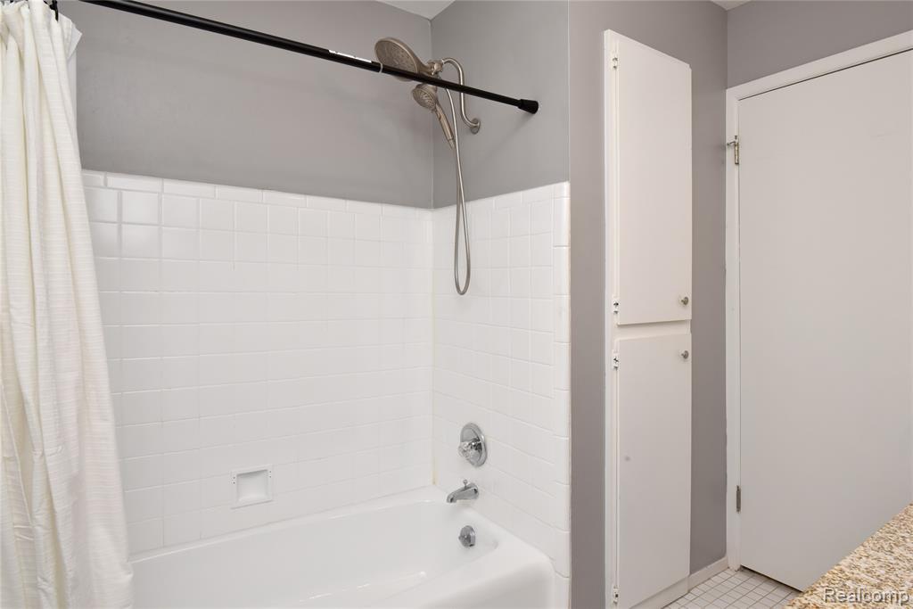 4909 Crooks Road, Unit C7 Royal Oak, MI 48073 - Photo 17 of 23