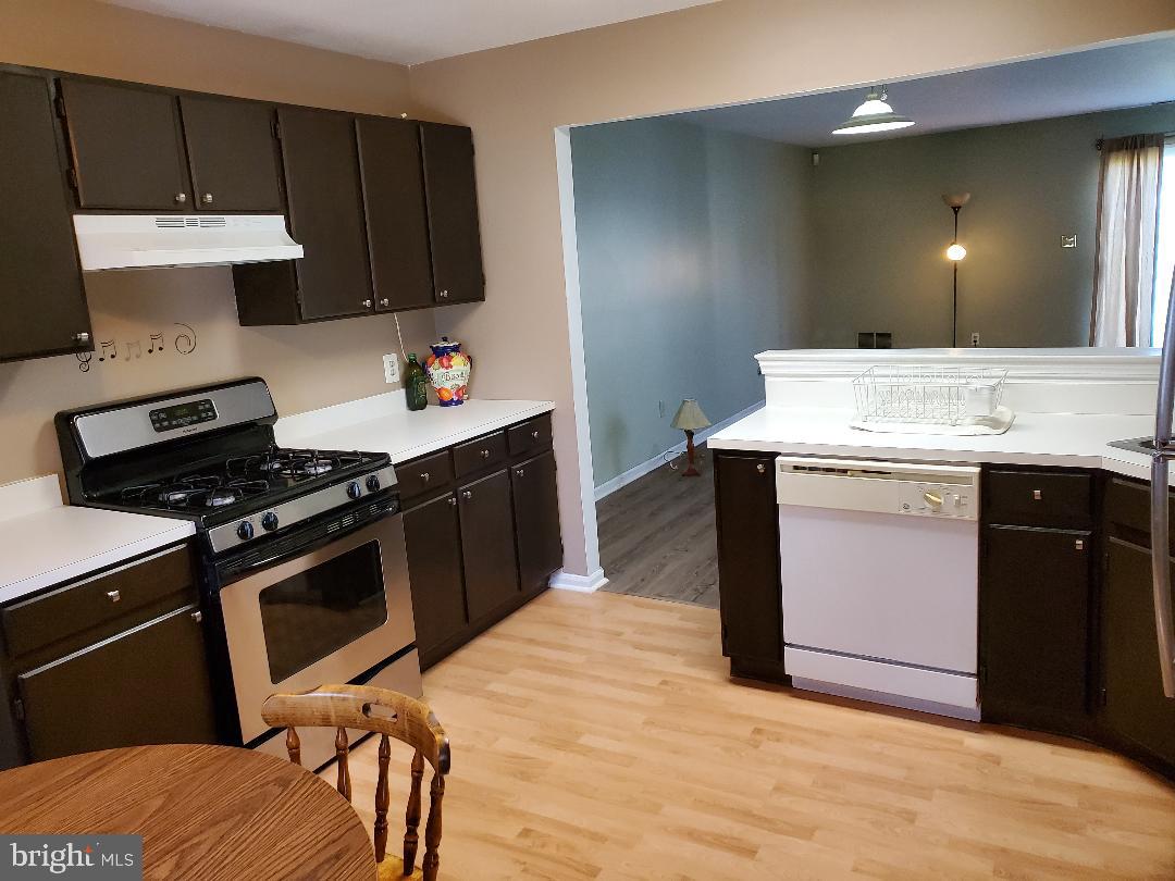 738 Rutland Court Sewell, NJ 08080 - Photo 3 of 17 kitchen