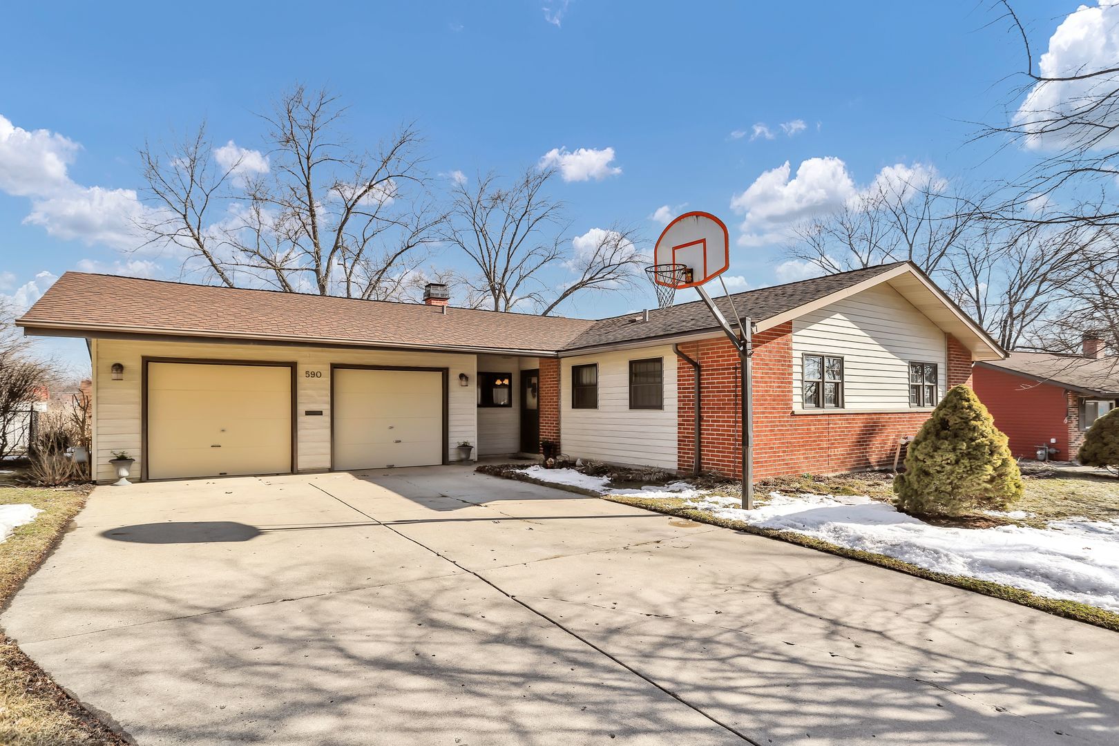 590 Frederick Lane Hoffman Estates, IL 60169 - Photo 1 of 30