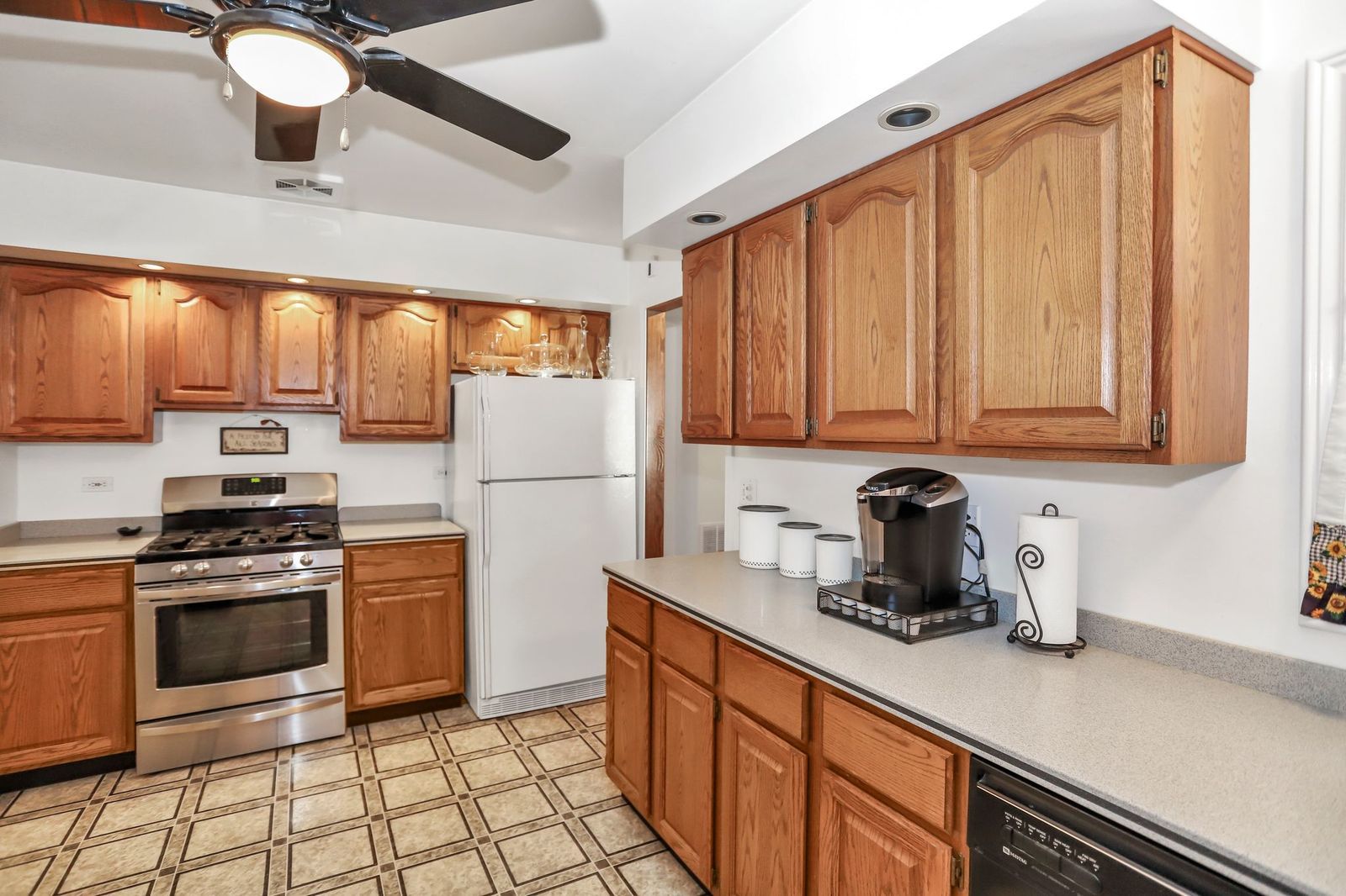 590 Frederick Lane Hoffman Estates, IL 60169 - Photo 12 of 30