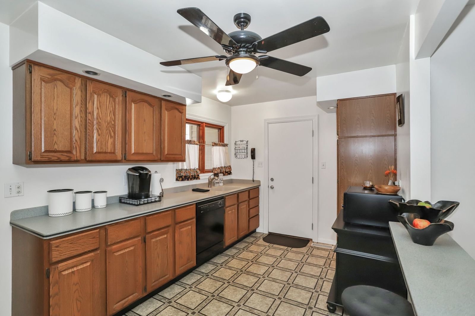 590 Frederick Lane Hoffman Estates, IL 60169 - Photo 13 of 30