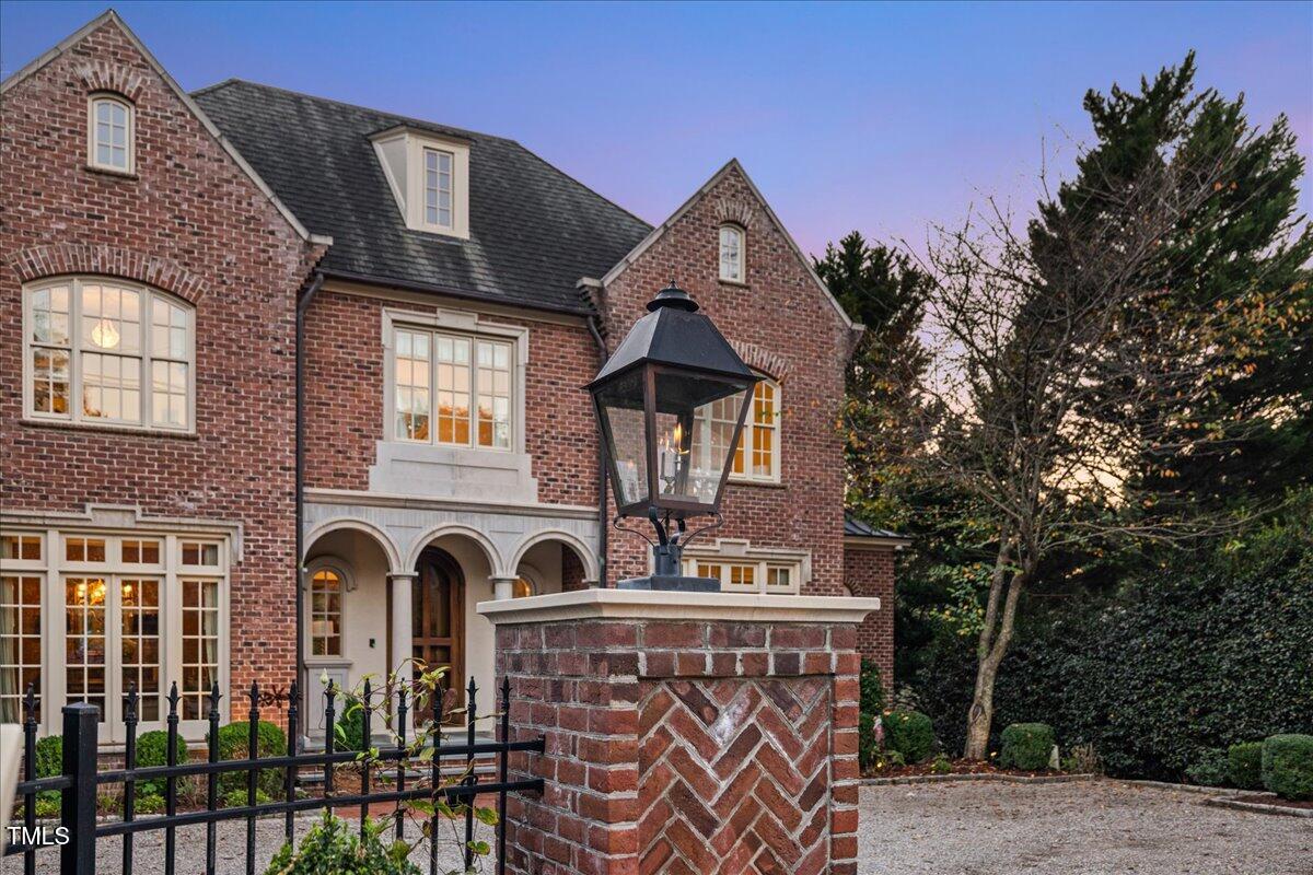 2627 Fairview Road Raleigh, NC 27608 - Photo 3 of 55 006-ISAB8129