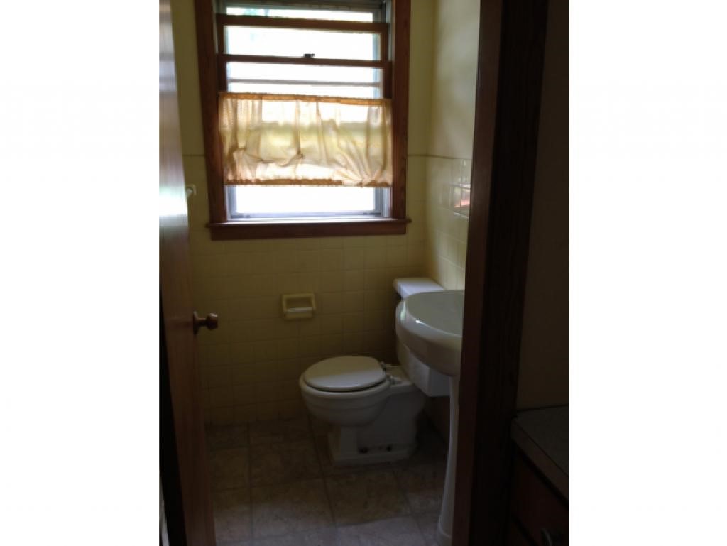 26 Robin Hill Road Manchester, NH 03104 - Photo 7 of 11