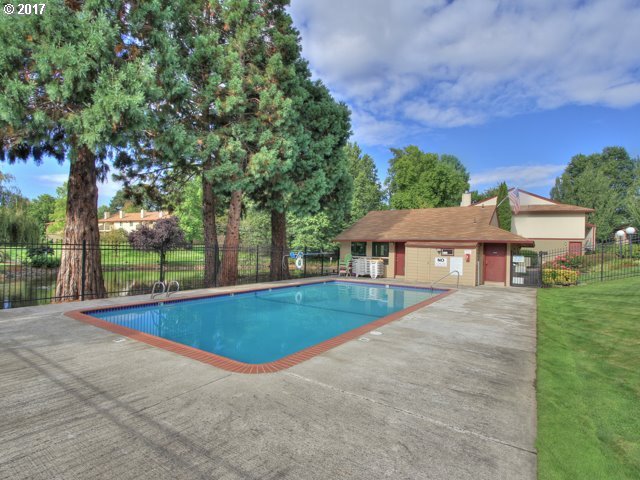 12614 Northwest Barnes Road, Unit 3 Portland, OR 97229 - Photo 20 of 24 Swimming Pool