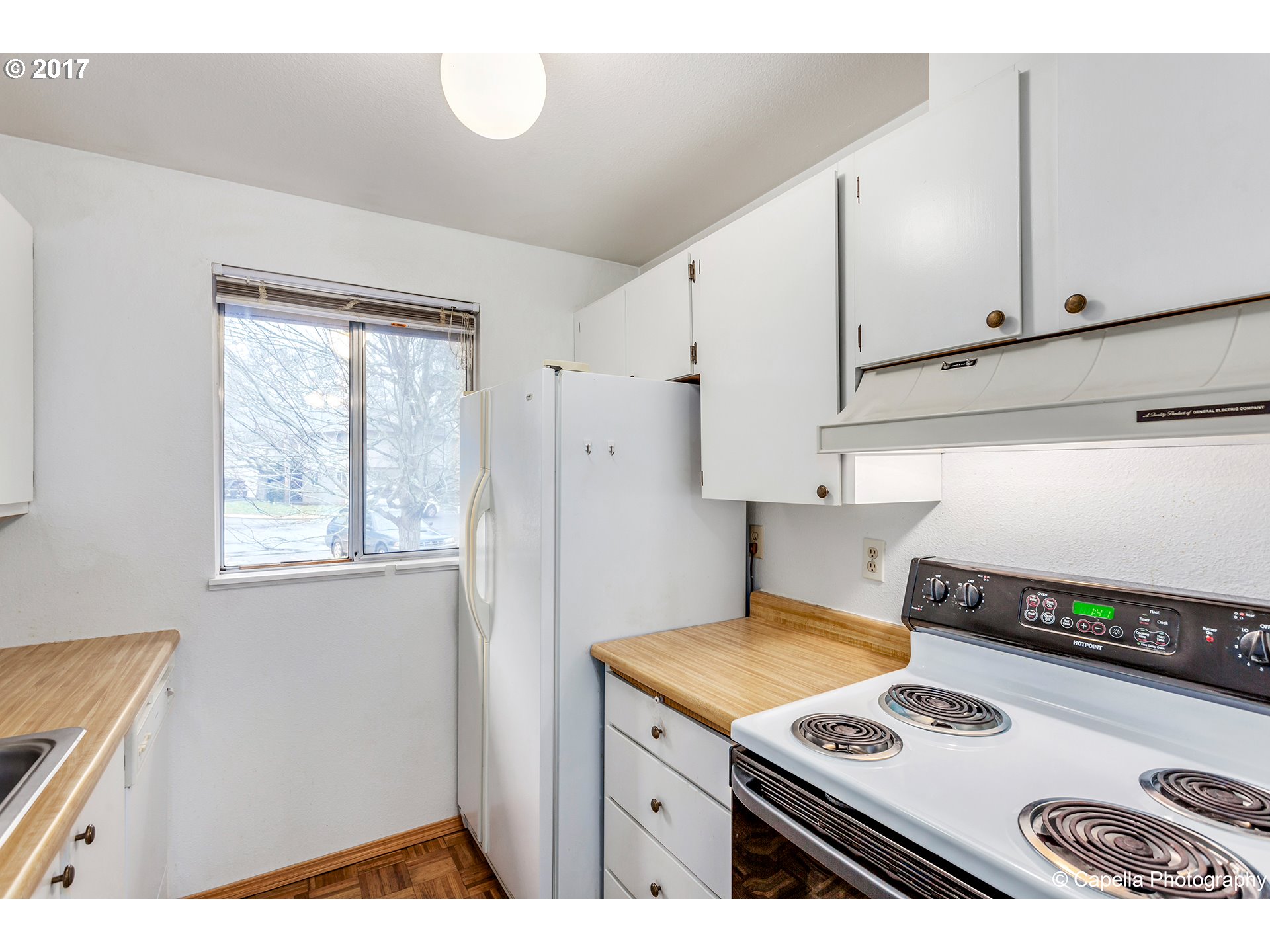 12614 Northwest Barnes Road, Unit 3 Portland, OR 97229 - Photo 6 of 24 Kitchen