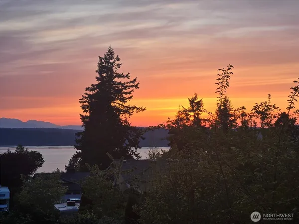 $989,000 | 8712 53rd Place West, Mukilteo, WA 98275