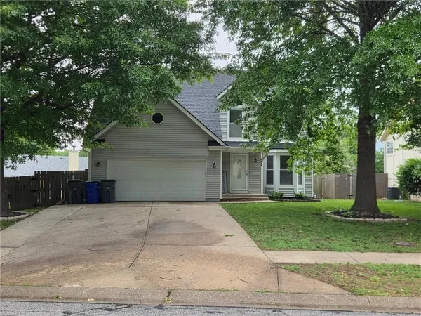 $449,900 | 1002 East Green Gables Street, Olathe, KS 66061