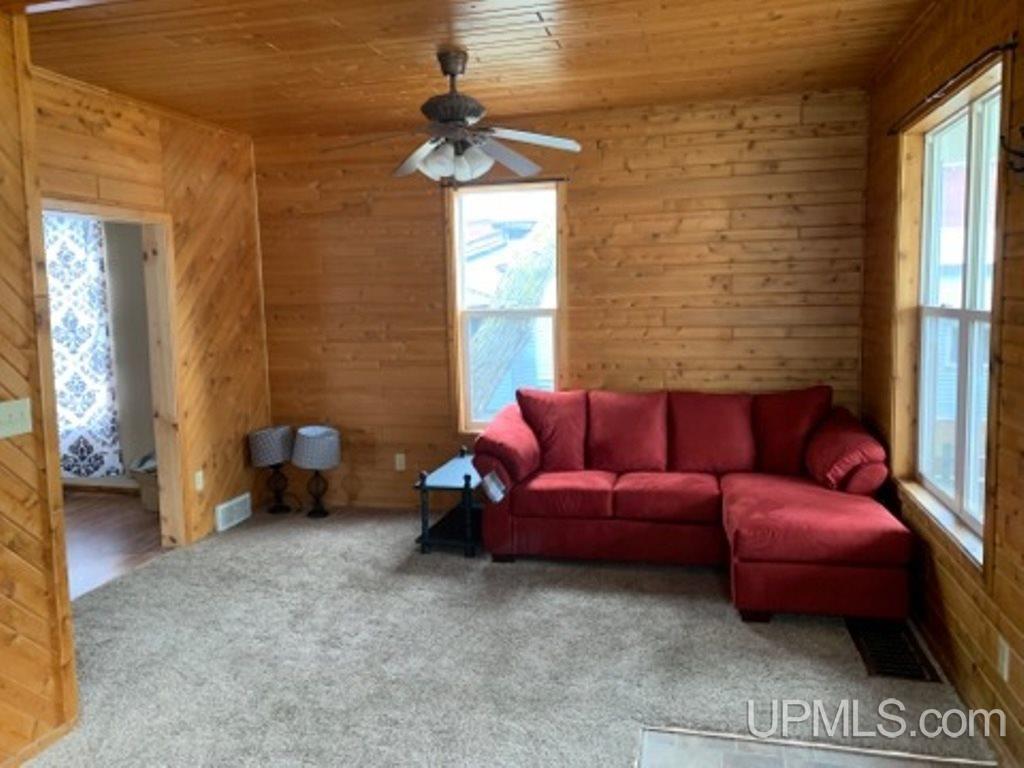 1317 Sheridan Road Escanaba, MI 49829 - Photo 3 of 13