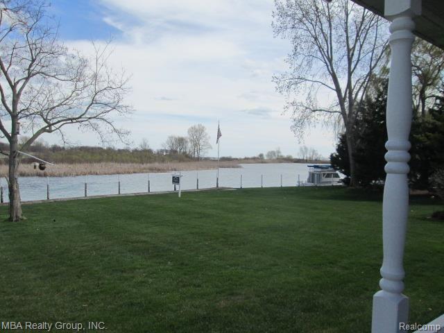 28689 Chatham Road Grosse Ile, MI 48138 - Photo 39 of 41 IMG_6347.jpg