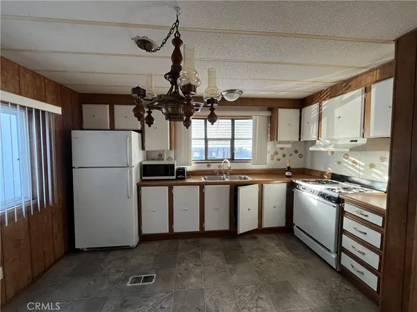 $89,500 | 1973 Newport Boulevard, Unit 3, Costa Mesa, CA 92627