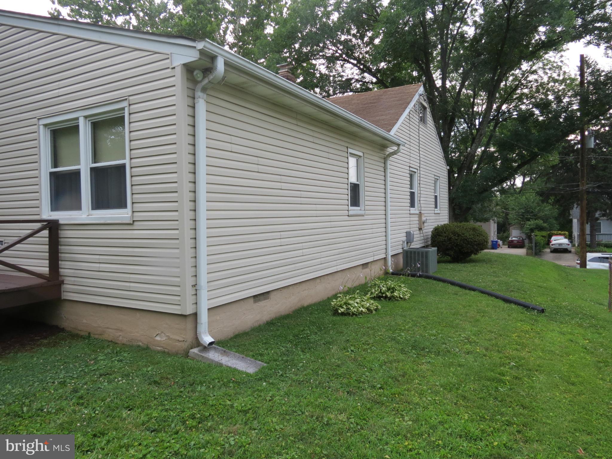 12129 Selfridge Road Silver Spring, MD 20906 - Photo 4 of 28 Left side view of exteior