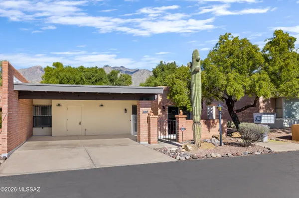 $329,900 | 5521 North Arroyo Grande Drive, Tucson, AZ 85718