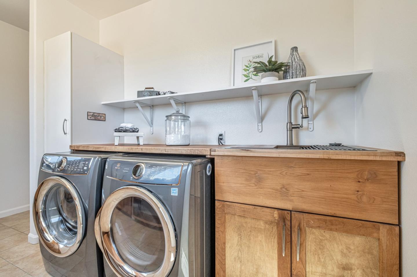 125 Zanzibar Drive Aptos, CA 95003 - Photo 44 of 52 a close view of utility room