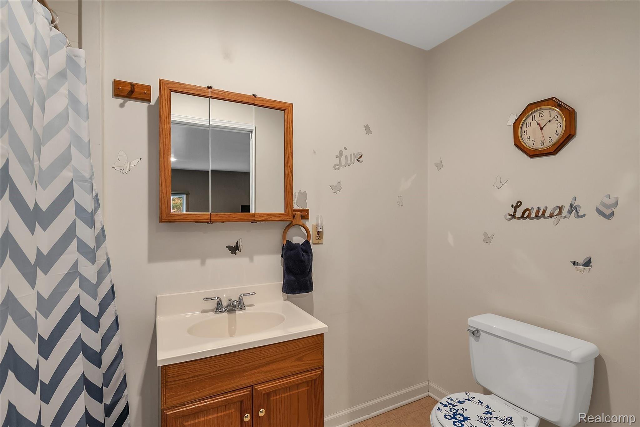 23400 Bohn Road Belleville, MI 48111 - Photo 17 of 43 Rec Room Bath.jpg