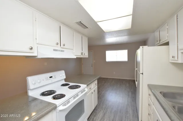 $899 | 3004 East Waltann Lane, Unit 7, Phoenix, AZ 85032