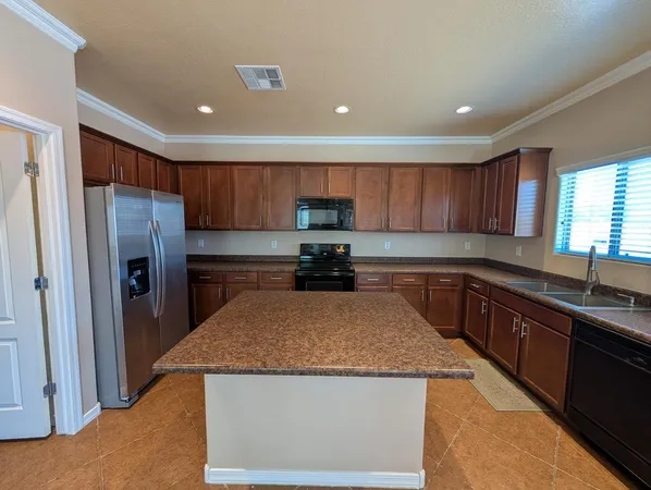 $2,250 | 1094 West Jamaica Hope Way, San Tan Valley, AZ 85143