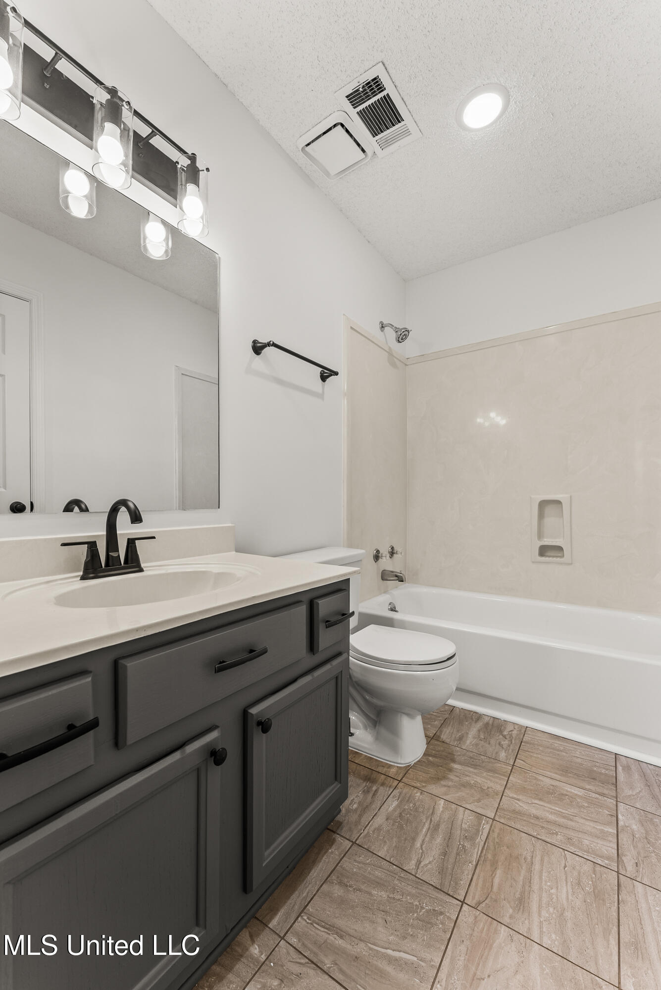 7235 Cedardale Road Olive Branch, MS 38654 - Photo 23 of 24 7235 cedardale rd-interior-15