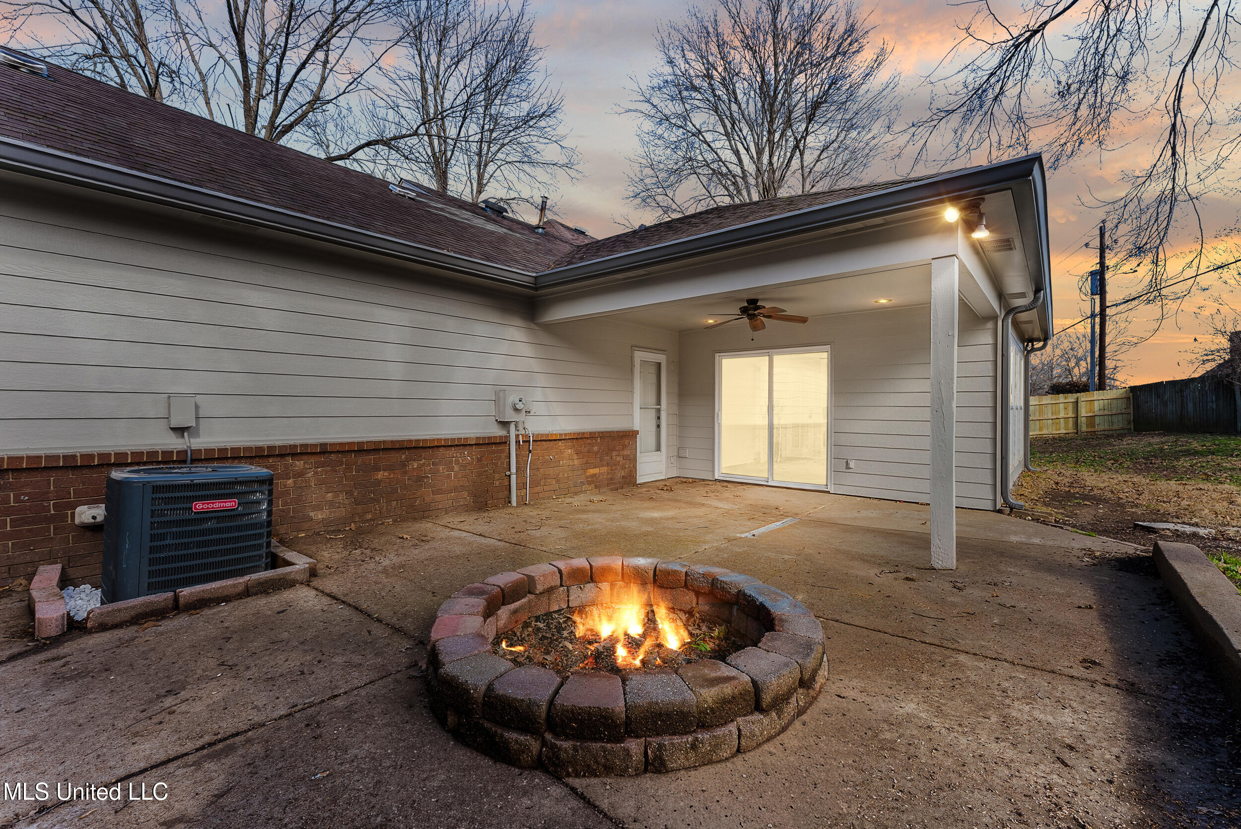 7235 Cedardale Road Olive Branch, MS 38654 - Photo 5 of 24 7235 cedardale rd-exterior-04_dusk