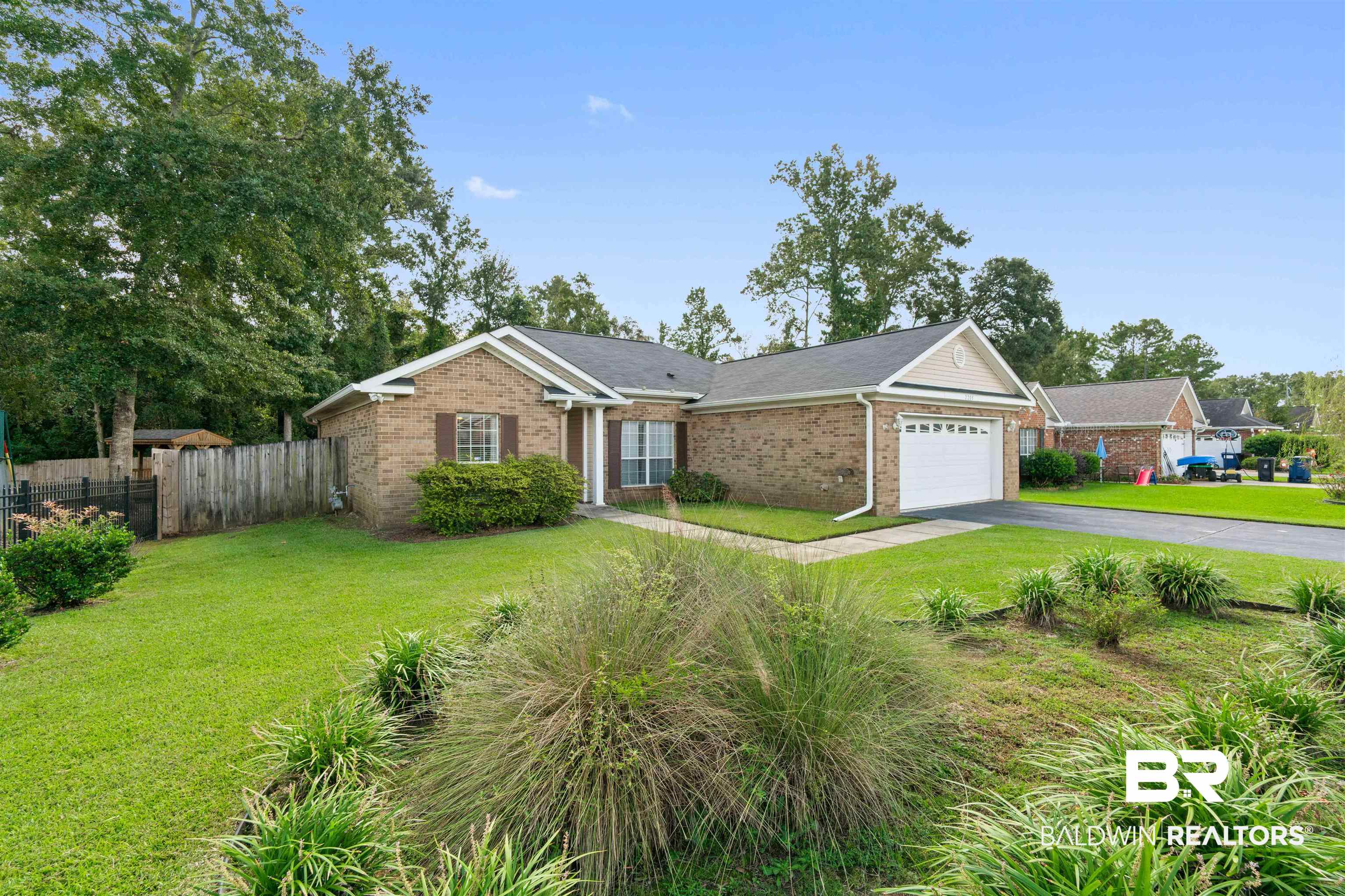 2205 Spring Grove North Mobile, AL 36695 - Photo 2 of 27