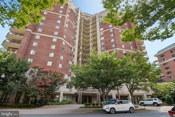 $2,400 | 901 North Monroe Street, Unit 1013, Arlington, VA 22201
