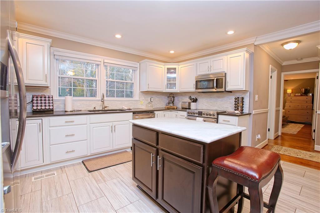 1410 Fernwood Drive High Point, NC 27262 - Photo 12 of 28