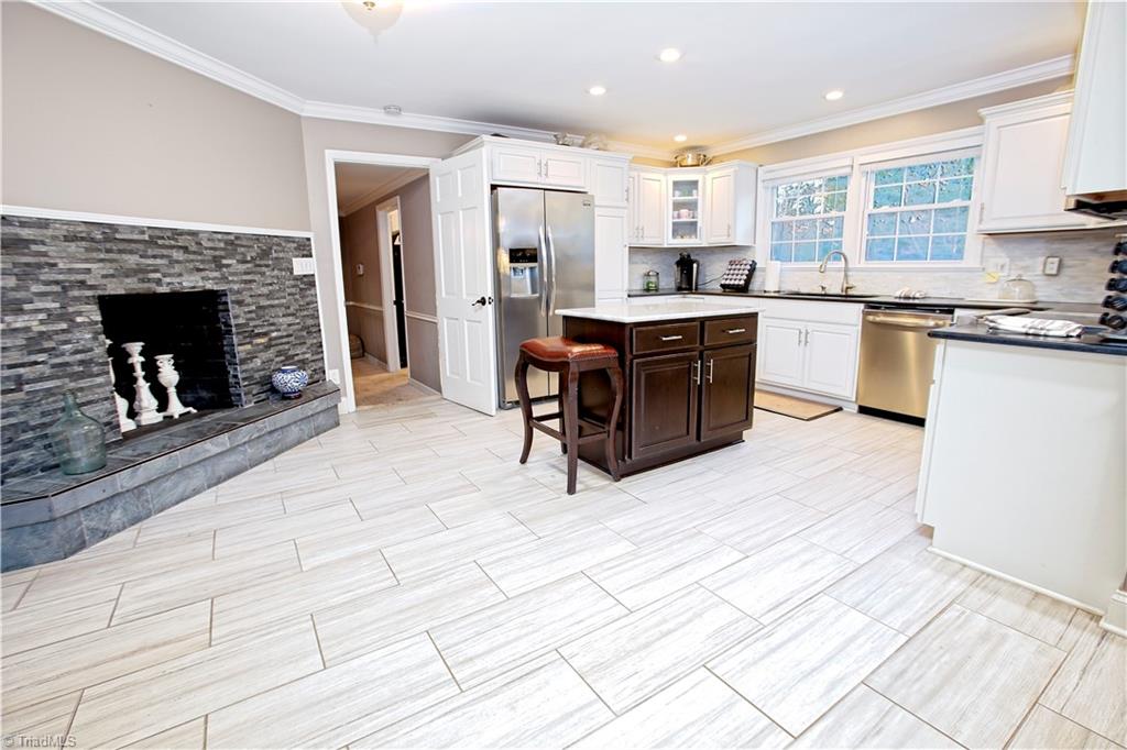 1410 Fernwood Drive High Point, NC 27262 - Photo 13 of 28