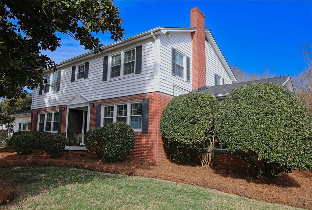 1410 Fernwood Drive High Point, NC 27262 - Photo 5 of 28