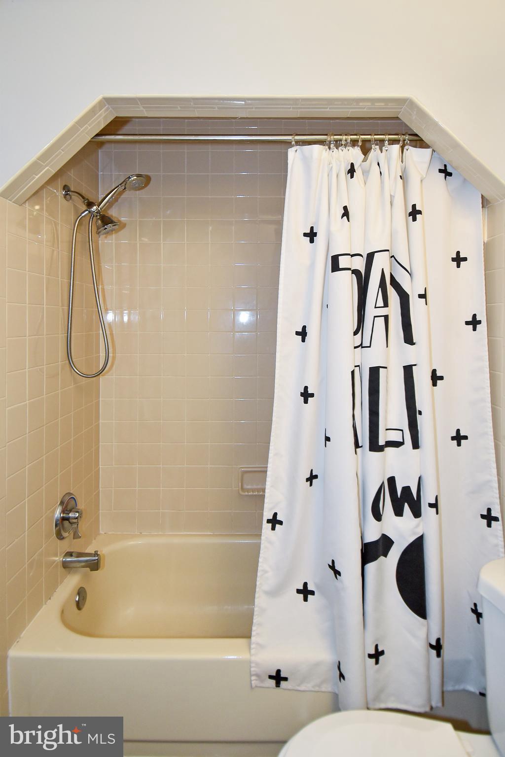 2140 Colonel Way Odenton, MD 21113 - Photo 32 of 49 HALL BATH TUB SHOWER