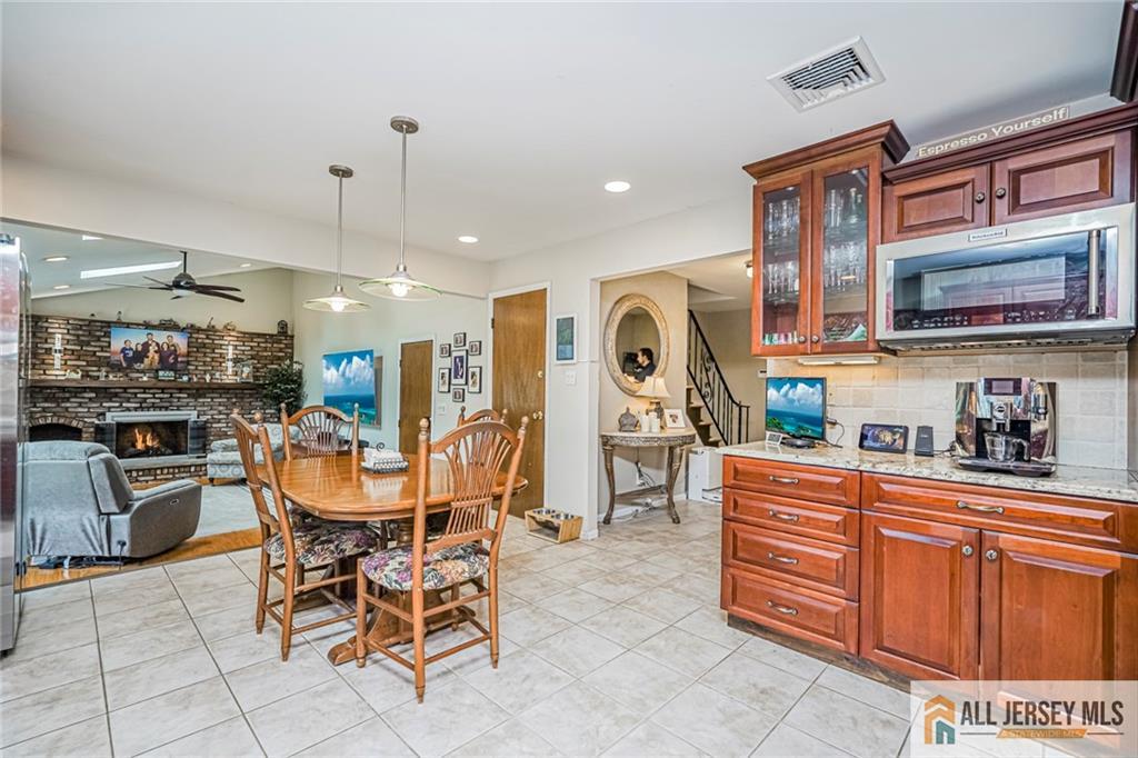 27 Woodmere Road North Brunswick, NJ 08902 - Photo 11 of 39 Gallery Image 11