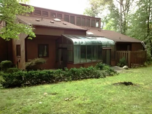 $299,500 | 1400 Duck Creek Lane, Ortonville, MI 48462