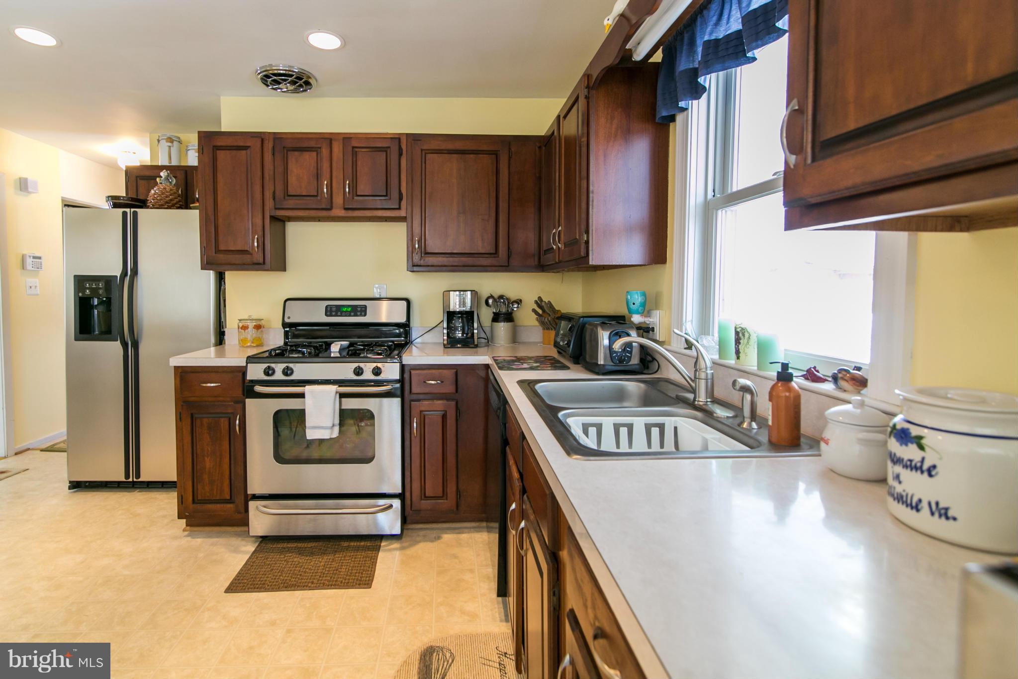20024 Colchester Road Purcellville, VA 20132 - Photo 12 of 30 Kitchen