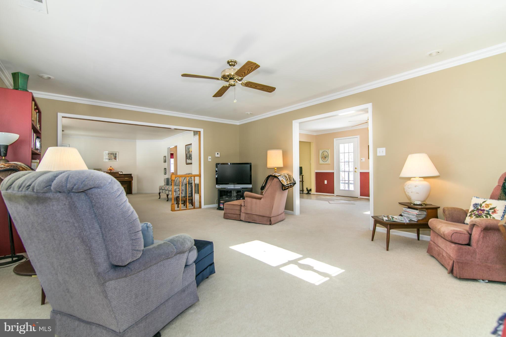 20024 Colchester Road Purcellville, VA 20132 - Photo 6 of 30 Family Room