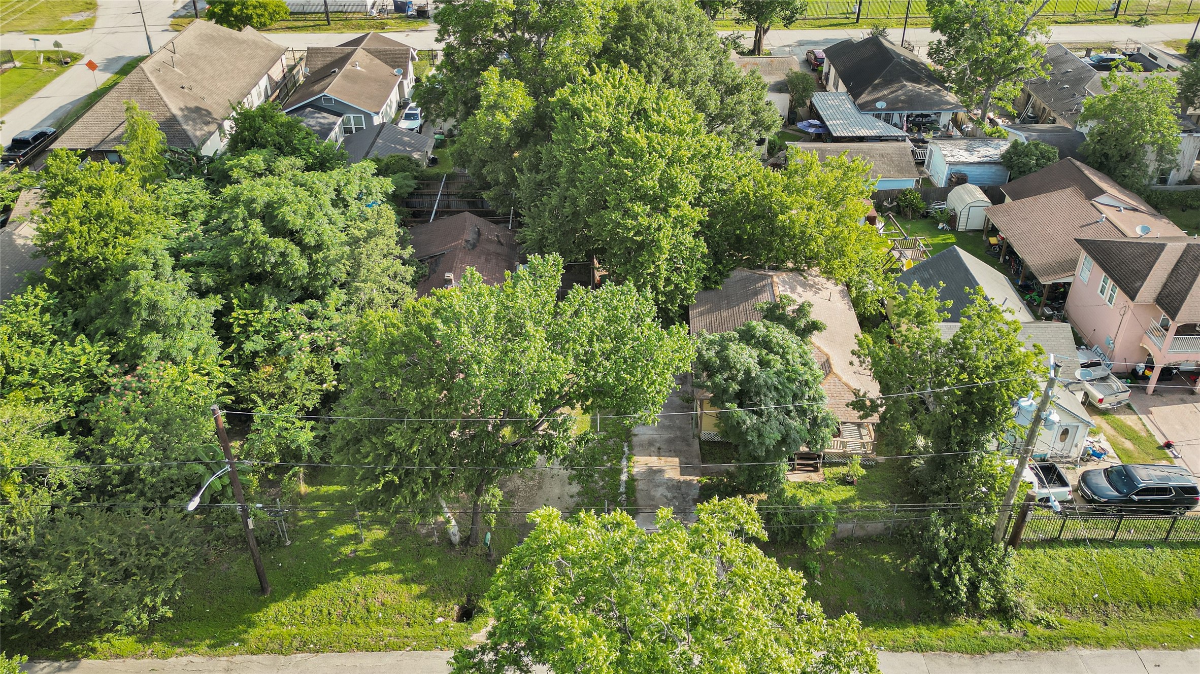 7305 Tremper Street Houston, TX 77020 - Photo 27 of 28 an aerial view of residential house with outdoor space and trees all around