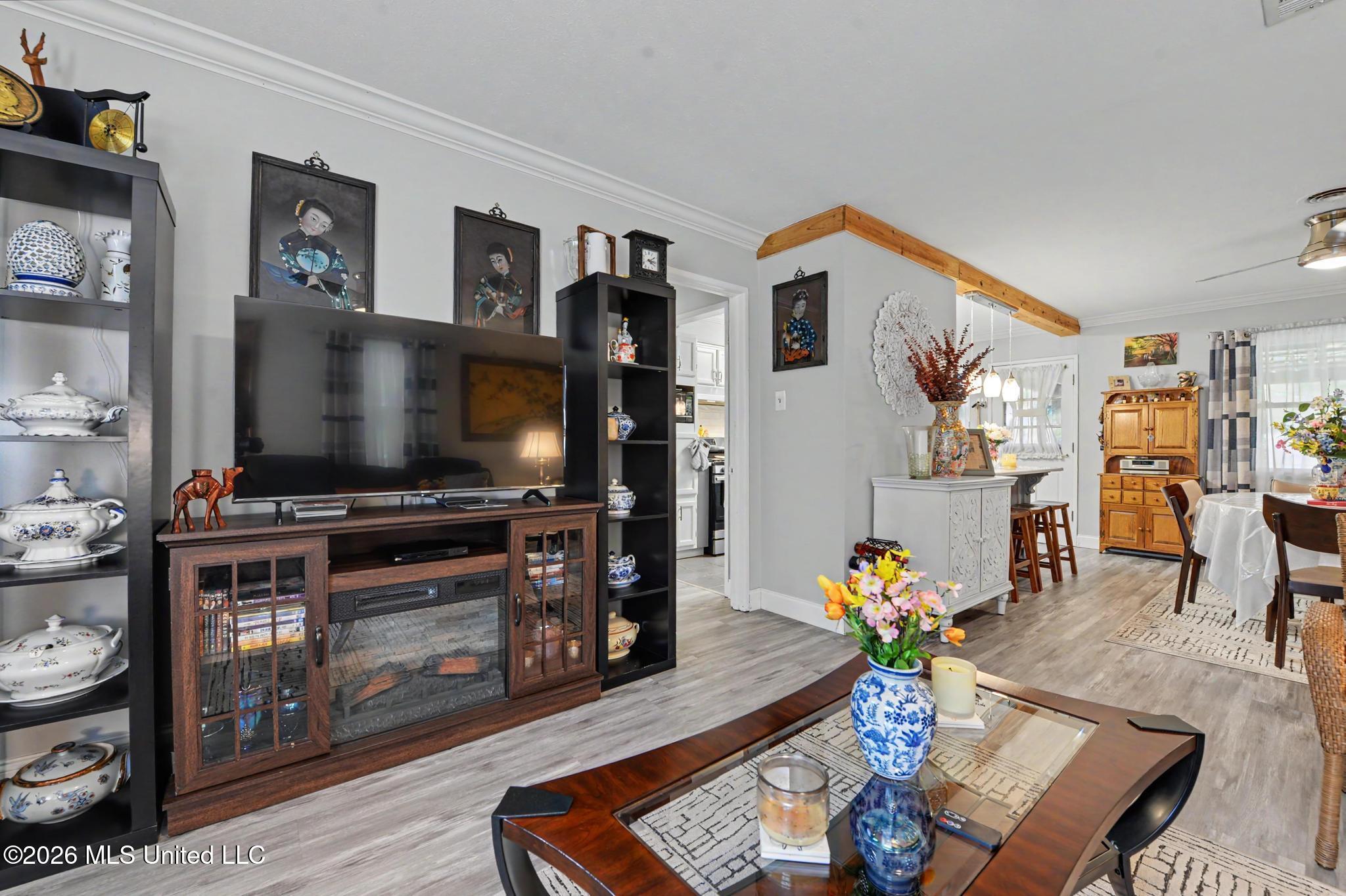 331 Shirley Court Biloxi, MS 39531 - Photo 4 of 23 004