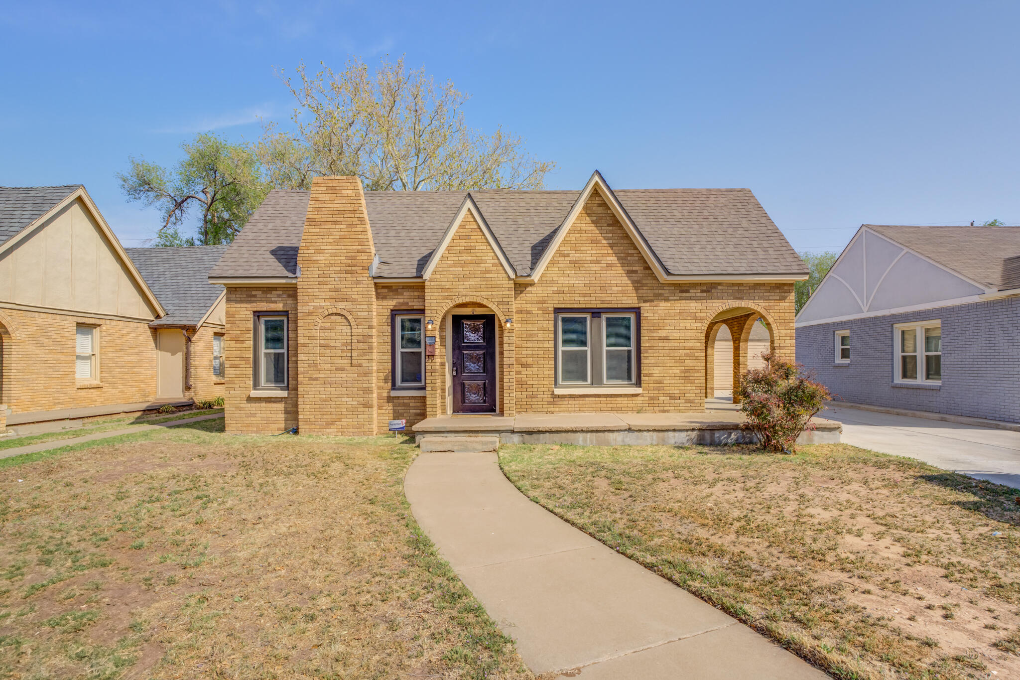 a view of house with yard