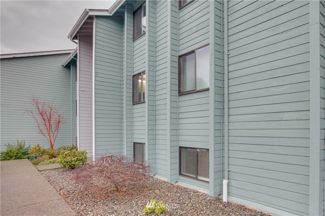 1319 South Puget Drive, Unit D13 Renton, WA 98055 - Photo 1 of 1
