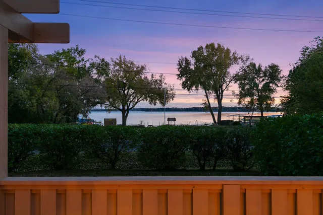 $630,000 | 2615 Lake Avenue, St. Paul, MN 55110