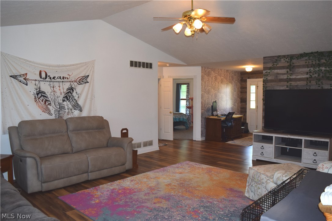 4777 Waterloo Road Atwater, OH 44201 - Photo 5 of 40