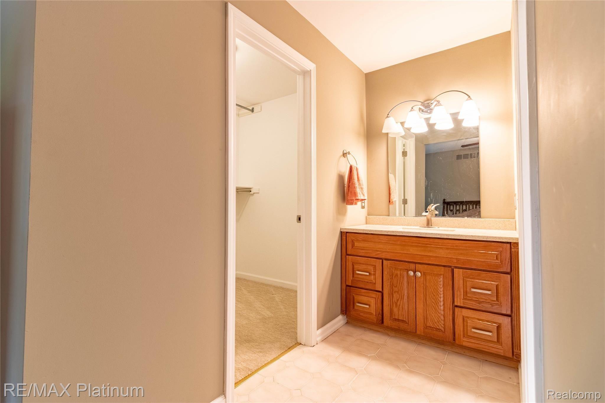1500 Remsing Street Hartland, MI 48353 - Photo 31 of 39 35.MasterBath