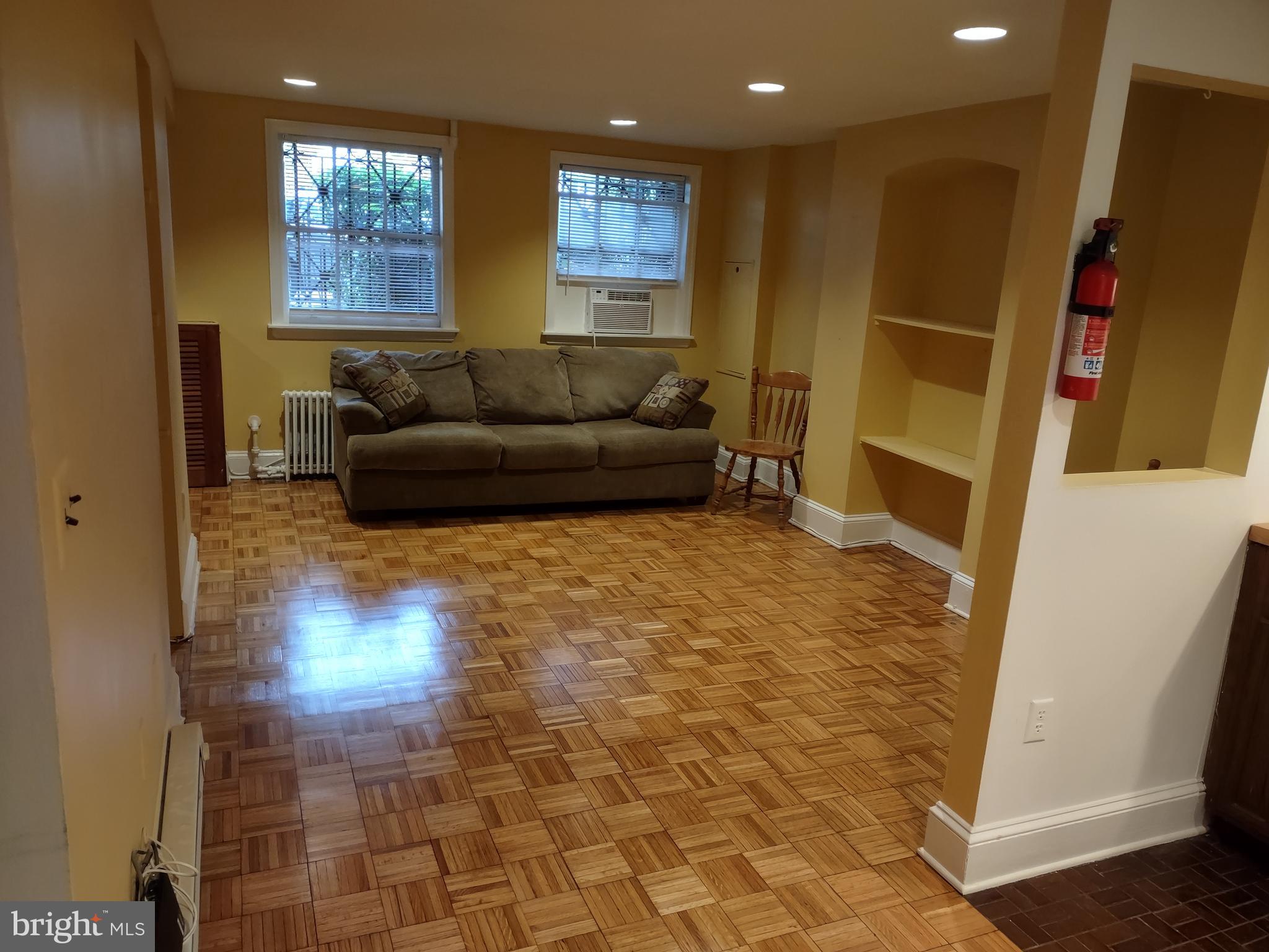 810 D Street Southeast Washington, DC 20003 - Photo 3 of 25